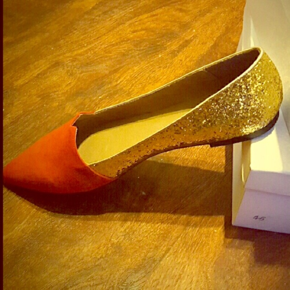 Holiday ready red suades shoes with gold glitter✨